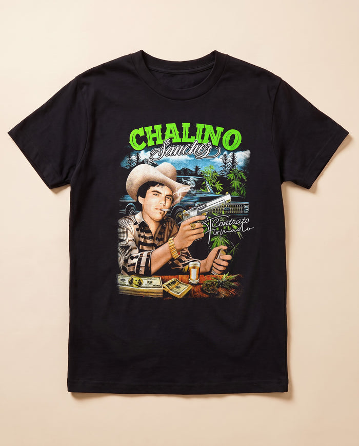 Contrato Firmado black tee — flat lay
