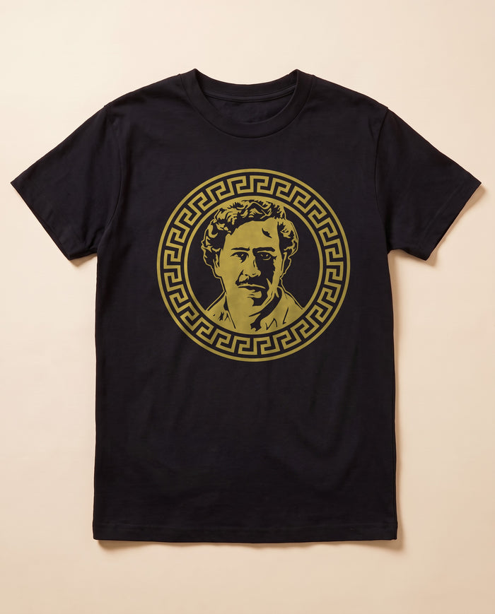 Perfil de Oro black tee — flat lay